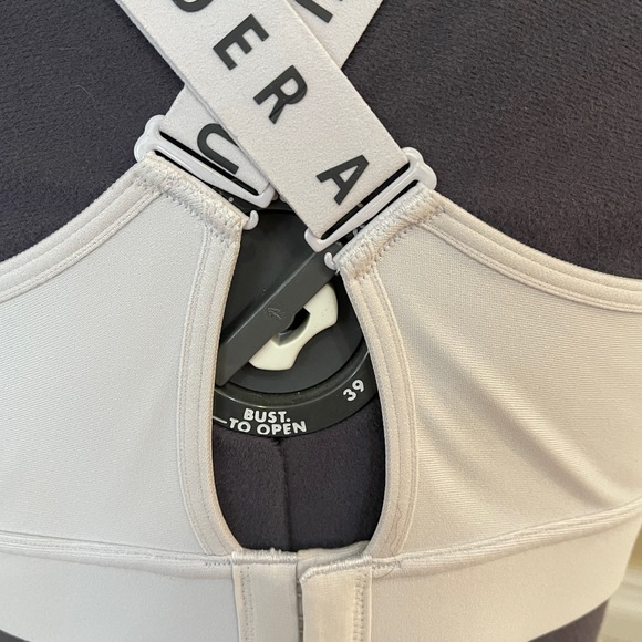 New Under Armour Sports Bra Adjustable Cross Straps LARGE Medium Support NWT - Picture 6 of 9